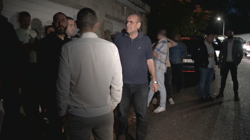 Активисти на ДПС и полиция се намират пред т. нар.