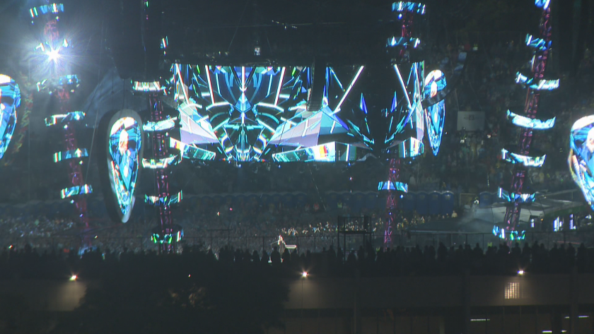 Над 60 хиляди пяха тази вечер с Ед Шийрън в