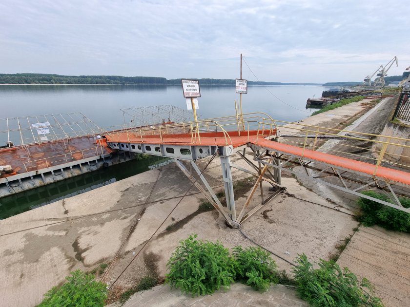 Нивото на Дунав при Лом продължава да спада и днес