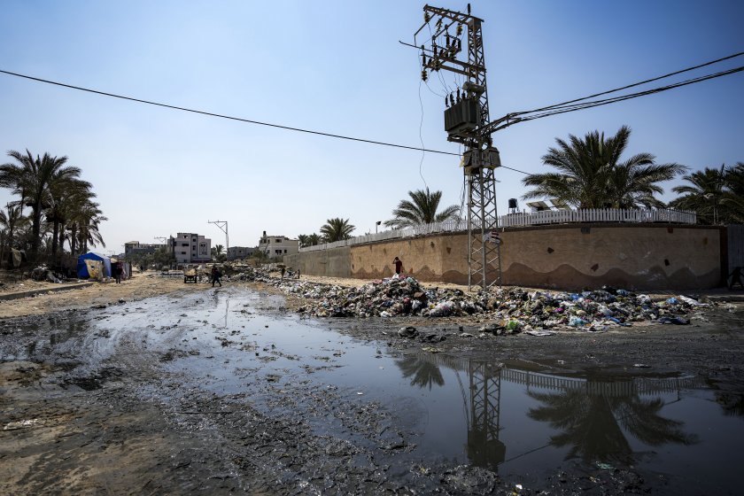 Най-малко 11 палестинци са убити при израелски атаки срещу няколко