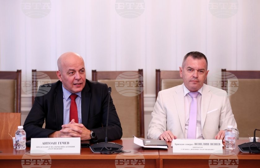 Парламентарната комисия за контрол над службите за сигурност, прилагането и