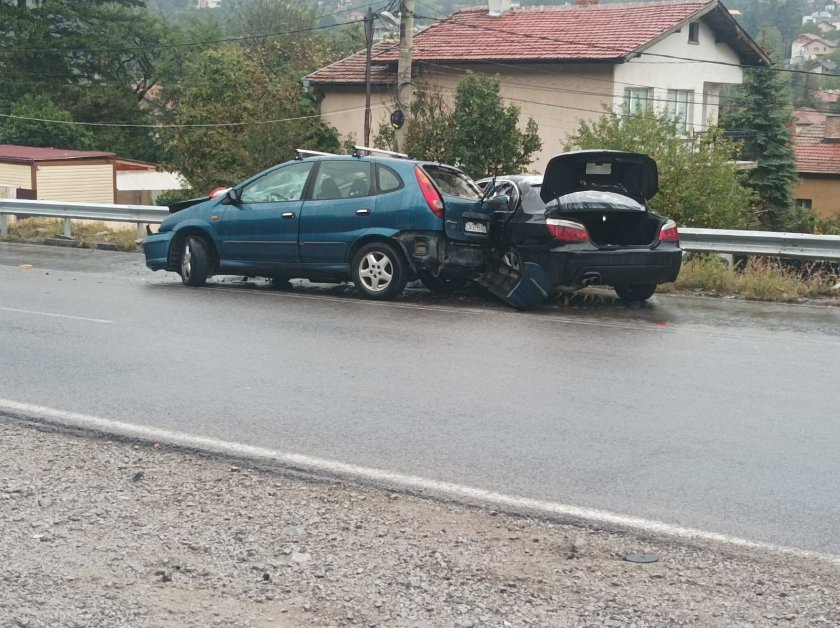 тежка катастрофа затруднява движението района владая