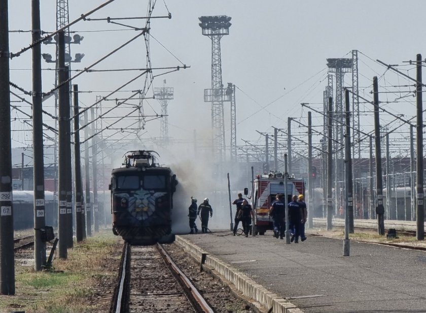 Локомотив се е запалил на железопътната гара в Бургас. Сигналът