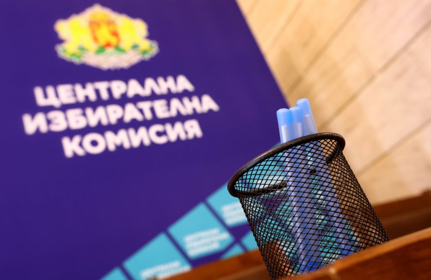 Подготовката на предстоящите избори върви нормално, стана ясно на брифинг