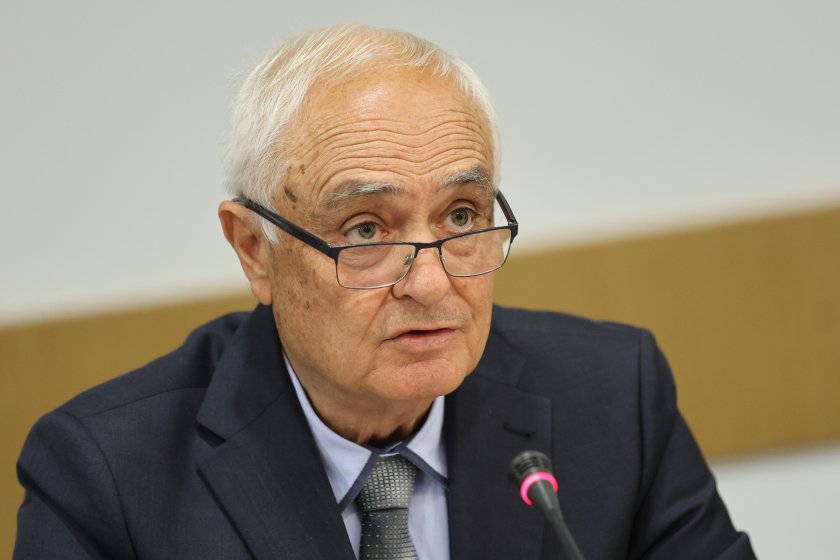 Намерена е черната кутия на разбилия се самолет L-39, обяви