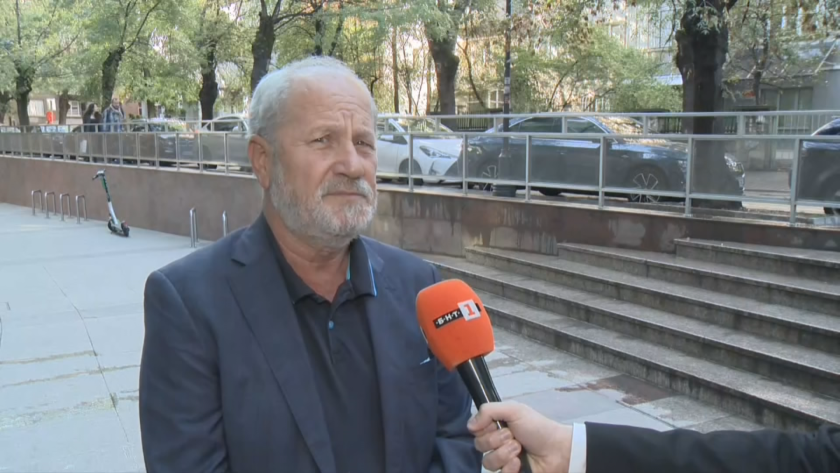 Пилотите са имали достатъчно време да катапултират, но нещо е