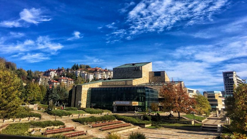 Откриха нарушения и при Родопски драматичен театър - Смолян