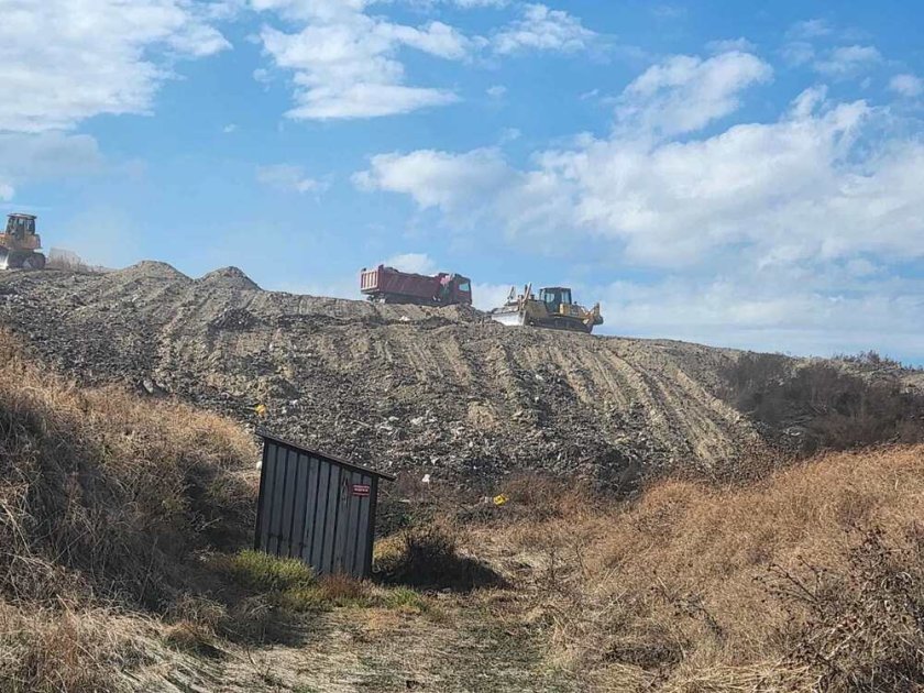 Напълно потушен е пожарът на сметището край пловдивското село Цалапица.