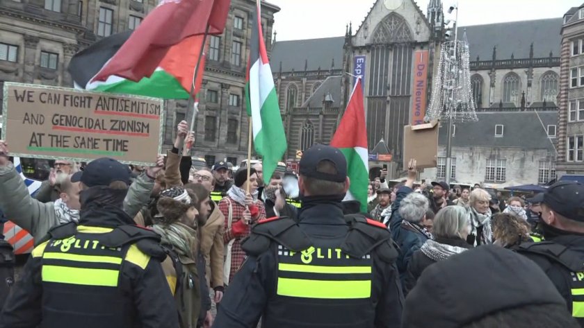 Полицията за борба с безредиците в Амстердам разпръсна пропалестински протест