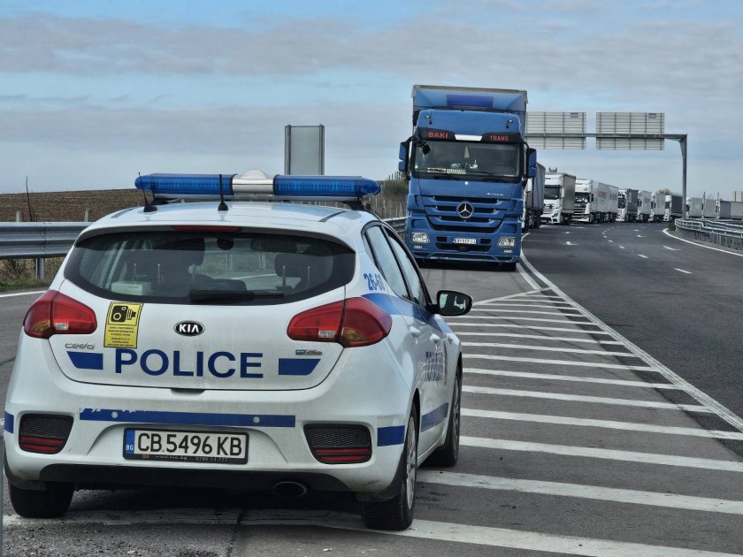 Близо 40 километра е вече опашката от товарни автомобили пред ГКПП "Капитан Андреево"