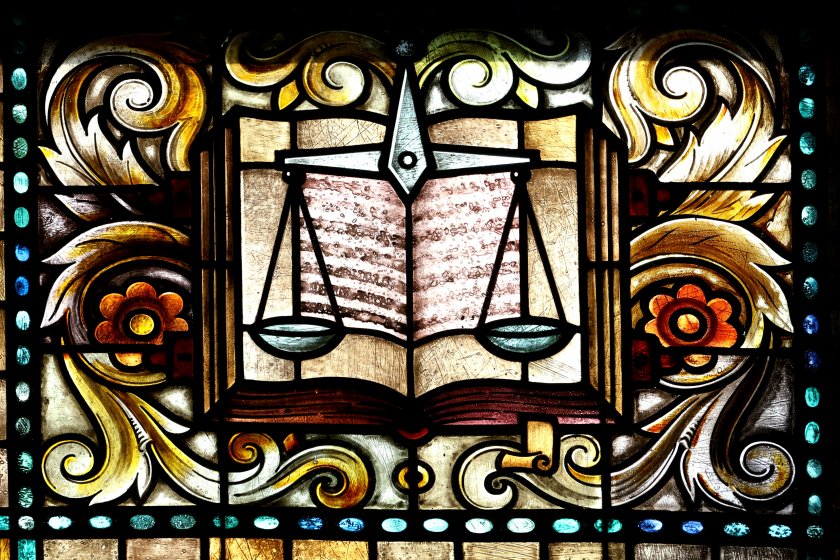 Десислава Атанасова ще пише решението на КС за ВСС. В