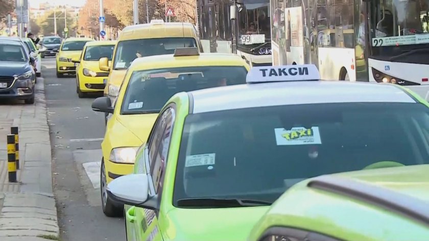 Таксиметровите шофьори излязоха на протест в Пловдив