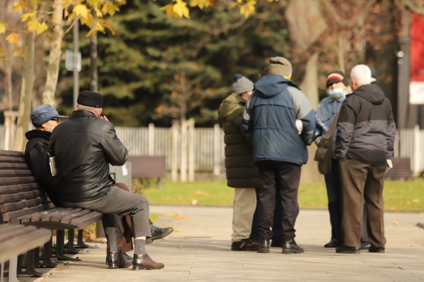 340 000 пенсионери ще получат 100 лв. за Коледа на 19 декември