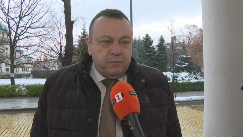 Някой не чете Конституцията на Република България, но това си