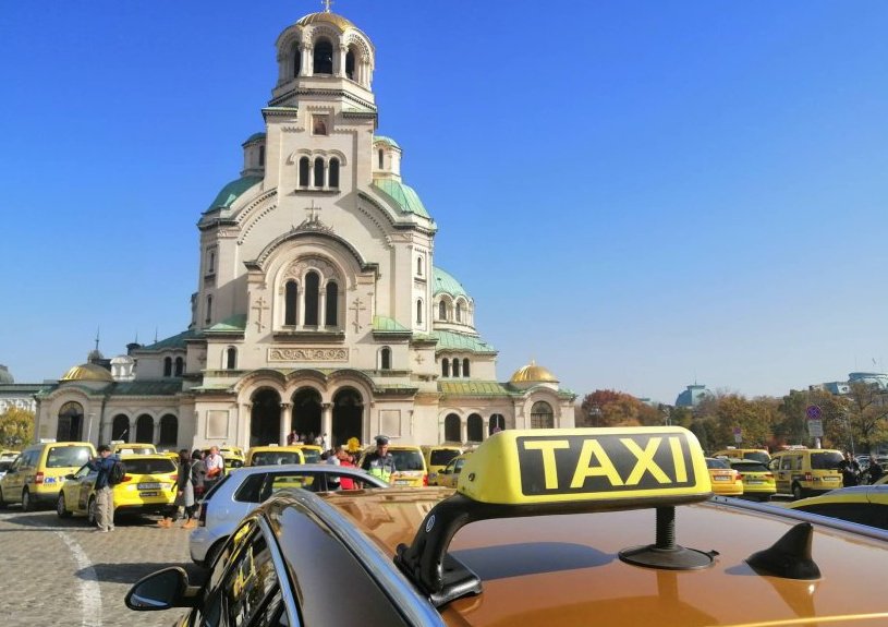 Все още не е намерено решение, което да удовлетворява таксиметровите