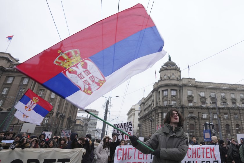 Стотици студенти протестираха днес в Белград и предадоха 1000 писма