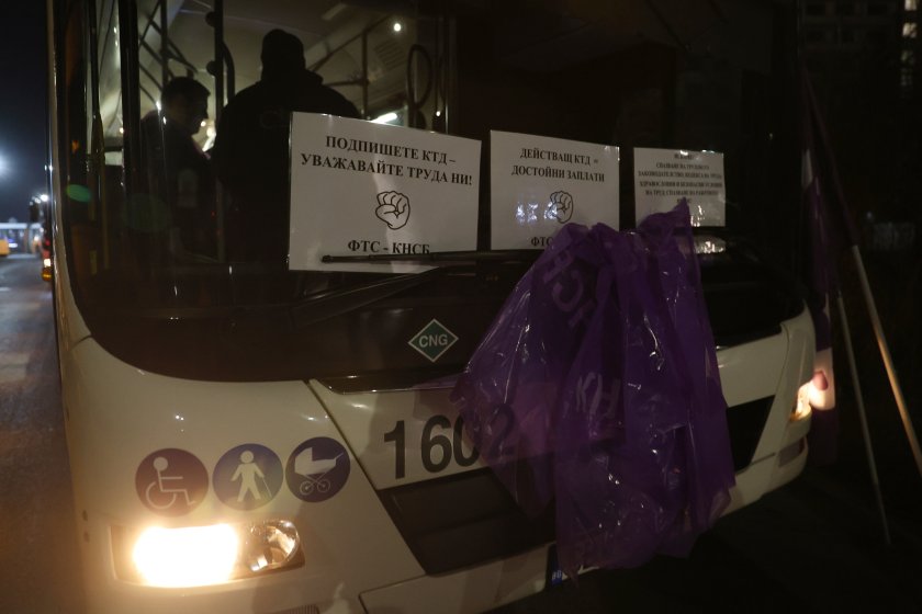 Къща изгоря в град Шипка тази нощ. Огънят е лумнал