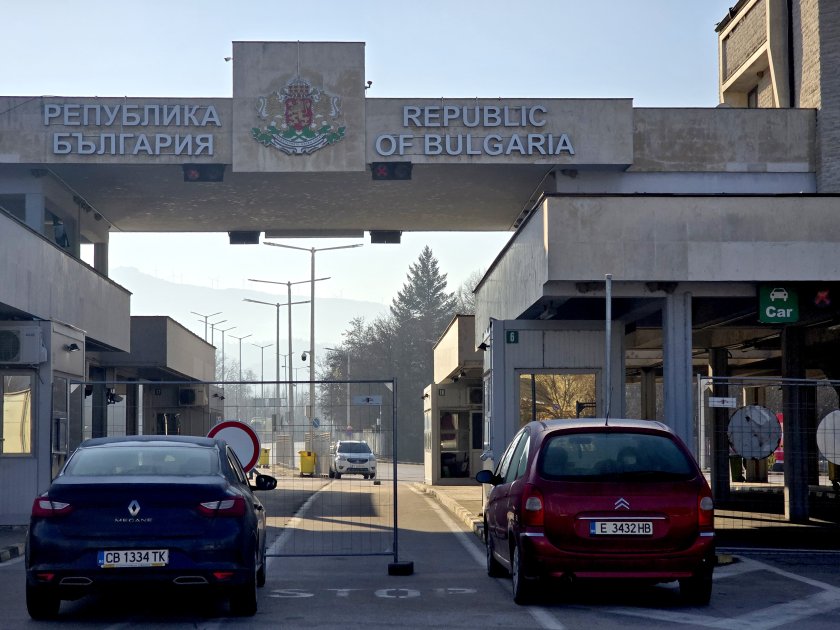 българия шенген премиерът главчев символично вдигне граничната бариера кулата