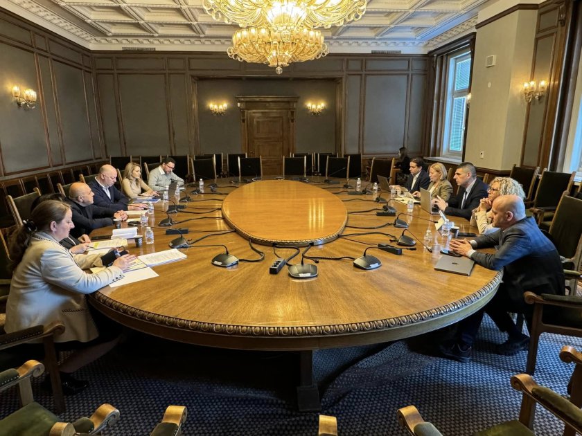 ГЕРБ-СДС и "Демократична България" обсъдиха проекти на коалиционно споразумение