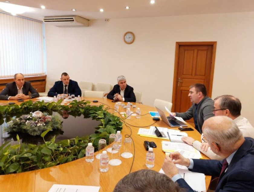 спешна среща заради проблемите тока енергийния министър