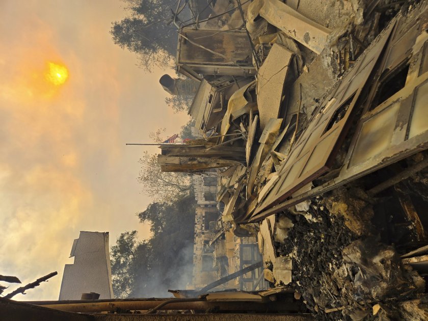 До 16 нарасна броят на жертвите на пожарите в Лос