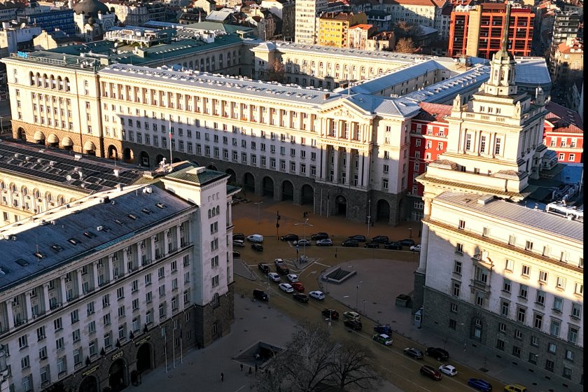 Възстановяват преговорите за редовен кабинет - какви са политическите нагласи?