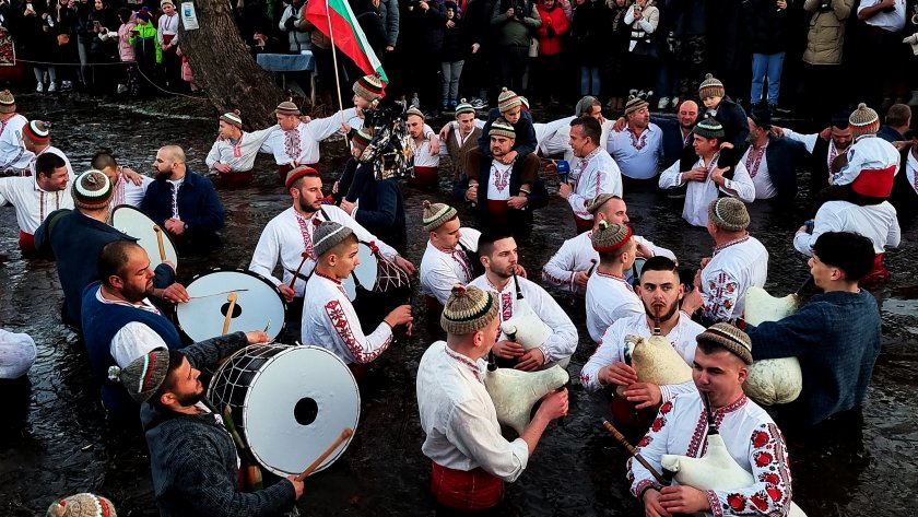 мъжко хоро ледените води тунджа снимки