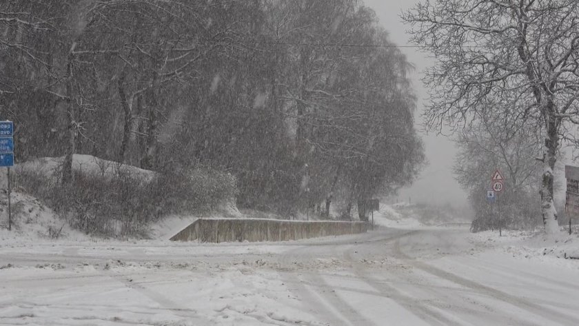 Зимата е в разгара си. Заради обилния сняг, денят беше