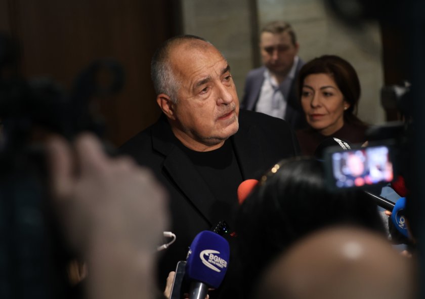 Вчера лидерът на ГЕРБ Бойко Борисов отново символично протегна ръка