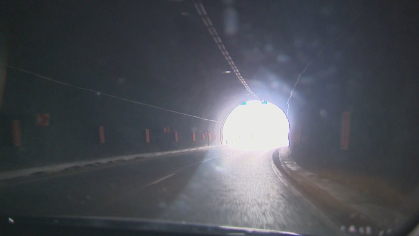 На тъмно: Ще има ли светлина за три тунела в Югозападна България?