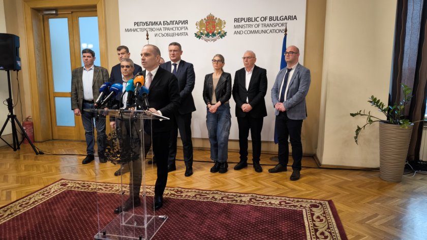 Спешни мерки набелязаха на среща в Транспортното министерство заради влаковата катастрофа край София