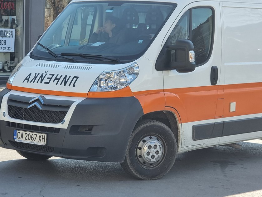 Камион за сметоизвозване, който не е бил с прибран кран,