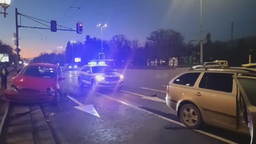 Катастрофа в центъра на столицата. Призори две коли се удариха