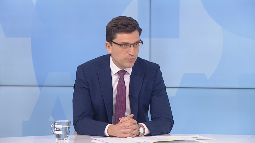 В момента България отговаря на всички, абсолютно всички критерии за