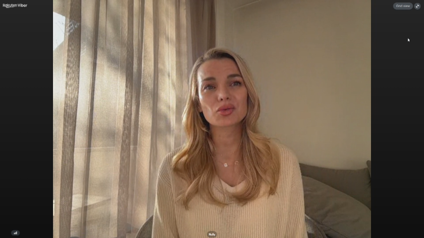 Здравейте, казвам се Арина Гудз и съм практикуващ лекар дерматолог.