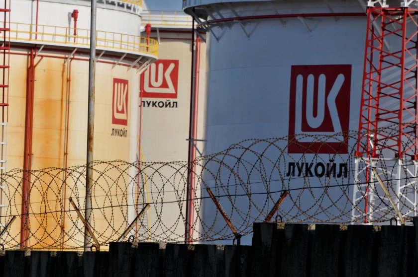 В "Референдум": Продажбата на "Лукойл" не би трябвало да повлияе върху цените на горивата