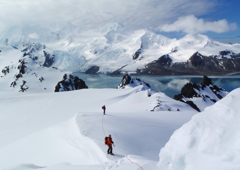 Винаги съществува опасност, когато се работи по ледници, но тези