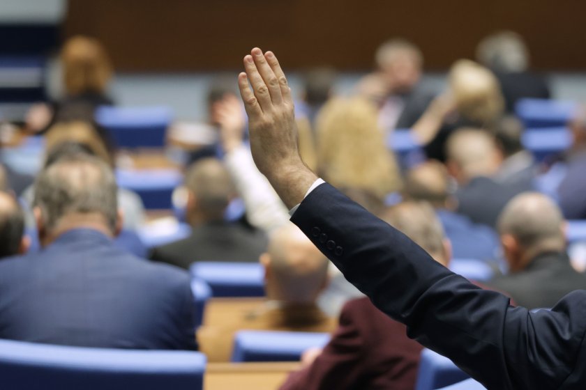 парите държавата депутатите изслушаха финансовия министър състоянието хазната