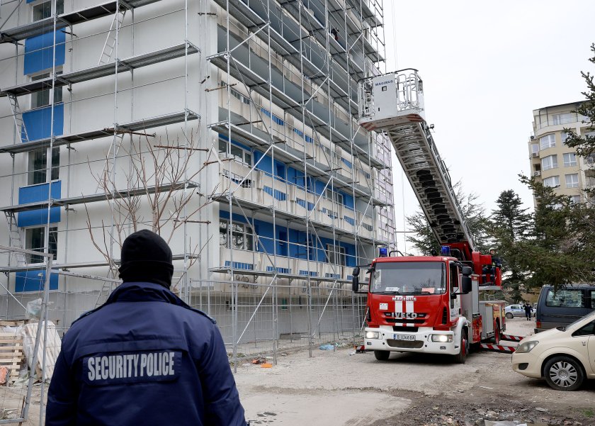 пожарникари варна спасяваха хора автомеханична стълба снимки
