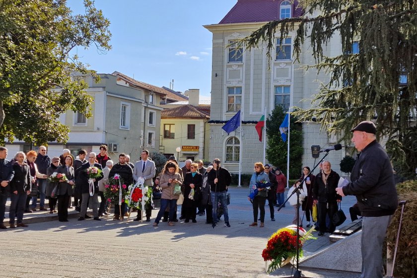 Денят за почит към жертвите на комунистическия режим беше отбелязан на много места в страната