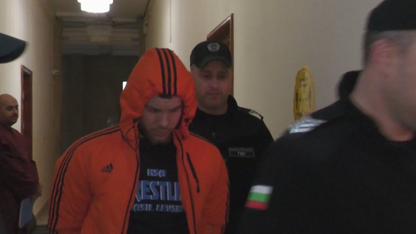Пуснаха под парична гаранция задържания с наркотици и пистолет със заглушител в Бургас