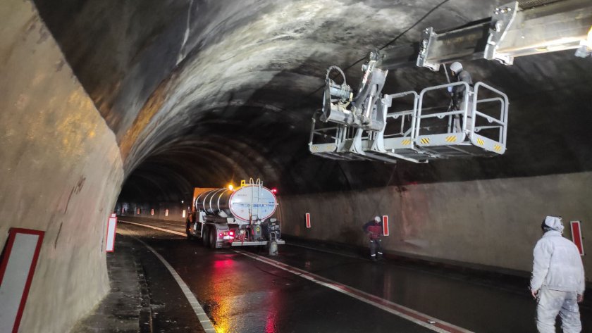 Ще приключи ли навреме ремонтът на осветлението в "Кривия тунел" в Кресненското дефиле?