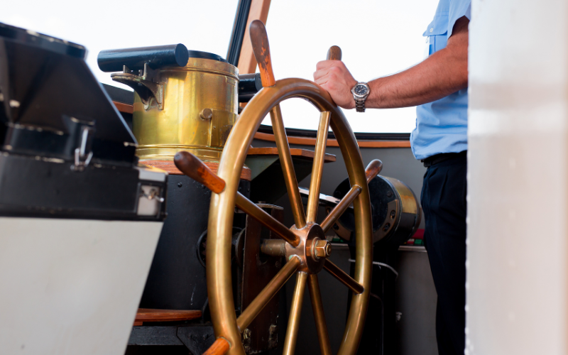 Как се подготвят бъдещите моряци за реакция в екстремни ситуации?