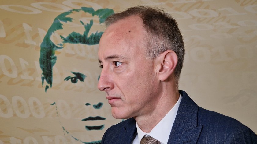 Учителските заплати ще бъдат увеличени с 15% от 1 март.