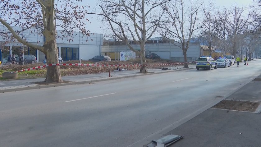 Мълчаливо бдение събра русенци в знак на съпричастност към жената, пометена на тротоар