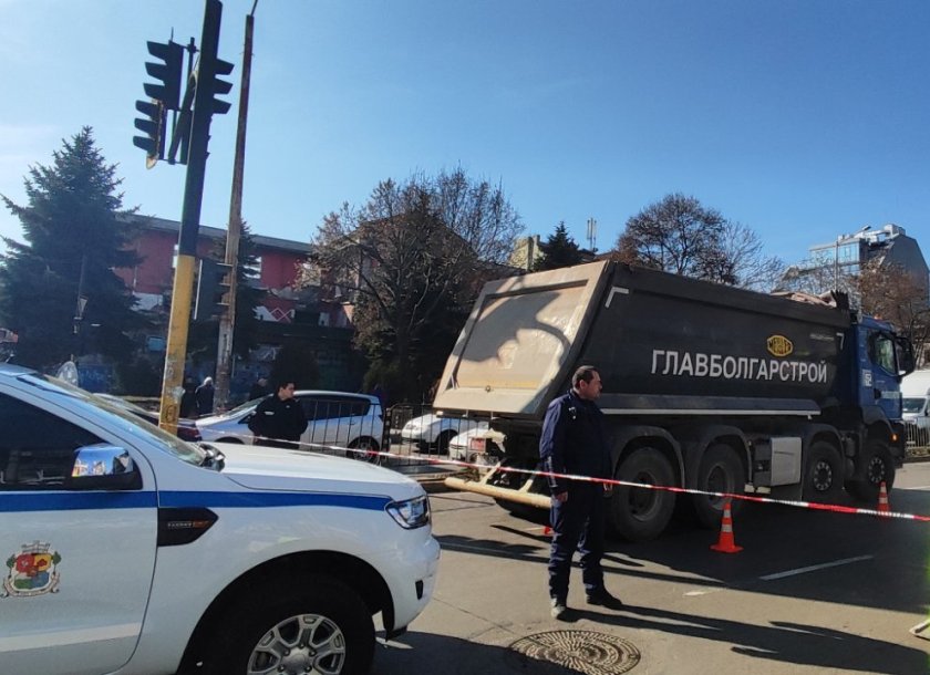 възрастна жена загина блъсната камион софия