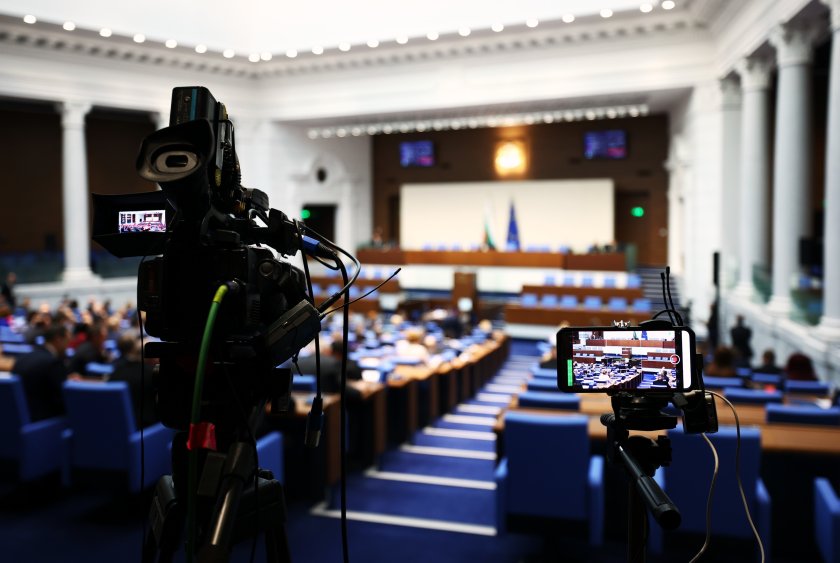 Темата за бойкота отекна и в парламента. Различните политически сили