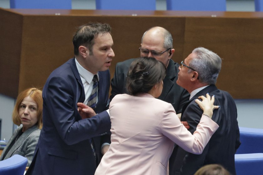 Страстите парламентарни: В главните роли - "Джаба", "Тошко Африкански" и "момчето, което е много зле"