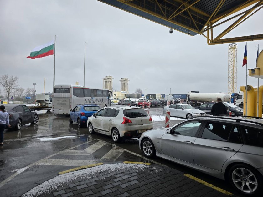 аварирал тир блокира движението дунав мост русе повече половин час