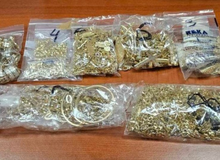 златни накити контрабанда откриха митничари търново